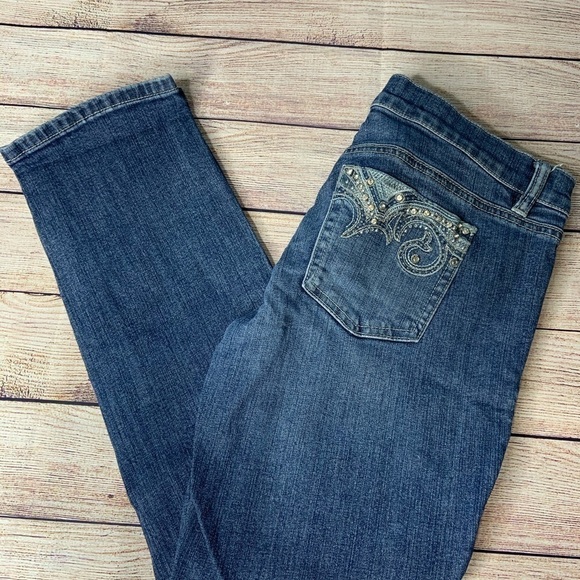 White House Black Market Crop Leg 2 Jeans - Picture 1 of 6